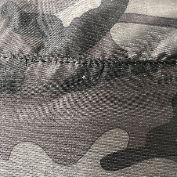 Sanctuary NWT Women's Short Camouflage Full Zip Anorak in Grey Camo Size Small - Picture 10 of 10